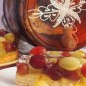 Торт Краски осени Время приготовления указано без учета времени на застывание желе. Яйца взбить с сахаром до густой пены. Добавть муку, перемешать. Дно разъемной формы для торта застелить бумагой для выпечки, дно и бортики формы смазать маслом и слегка посыпать мукой. Вылить тесто в форму и выпекать в разогретой духовке при температуре 180 градусов 10-15 минут. У меня форма 24 см. Виноград двух цветов, желательно без косточек, помыть и обсушить на полотенце. Готовый бисквит немного остудить в форме, затем вынуть из формы и окончательно остудить. Форму смазать растительным маслом и выложить пищевой пленкой, так пленка хорошо прилипнет к форме. Приготовить желе по инструкции на пачке. У меня сладкий виноград, поэтому мне хватило указанного количества сахара, вы ориентируйтесь по своему вкусу, можно добавить еще одну-две ложки сахара. Бисквит уложить в форму и смазать джемом, чтобы закрылись его поры и он стойко вынес все дальнейшие испытания. Джем выбирайте по своему вкусу, он будет достаточно чувствоваться. Сверху насыпать виноград и все залить еще теплым желе. Поставить торт в холодильник на 2 часа. Как только желе застынет, торт готов. Осторожно достать его из формы. Сначала снять разъемное кольцо, перевернуть на тарелку, быстро отстранить пленку и перевернуть на блюдо, на котором будет подаваться торт. Понятно, что желе должно очень хорошо застыть. Торт разрезать на кусочки и подавать. Приятного аппетита!