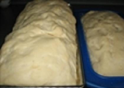 1. Этап. Быстрый домашний хлеб: 3. После этого поставить формы в холодильник на один час. В холодильнике тесто очень сильно поднимется, заполнив формы.