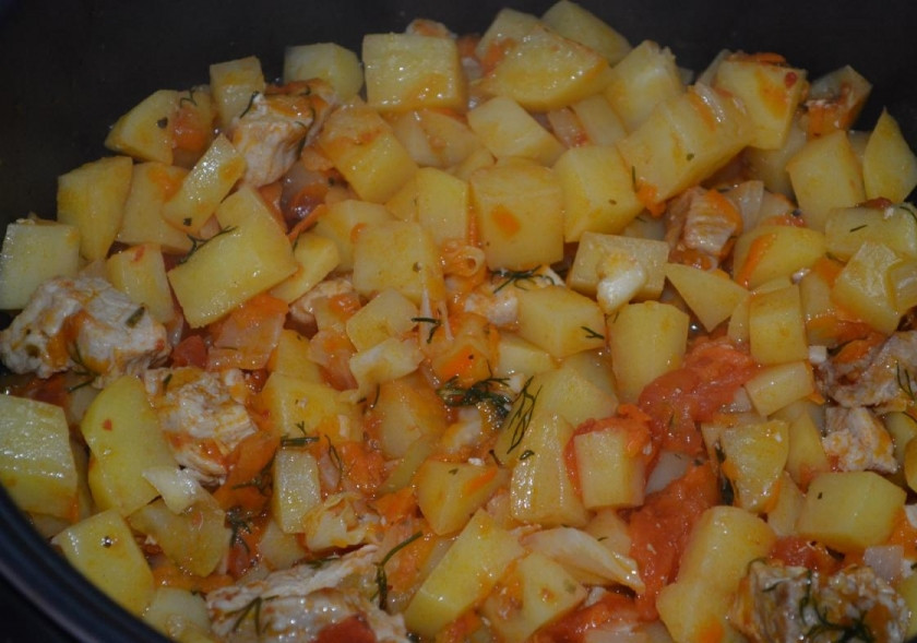 1. Этап. Тушеное мясо с картошкой в мультиварке Редмонд: Поставьте мультиварку в режим 