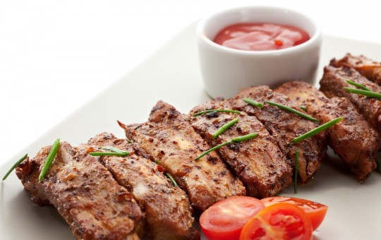 1. Этап. Свиные ребрышки жареные: 5. Готовые ребрышки выкладываем на блюдо и подаем к столу. Приятного аппетита!