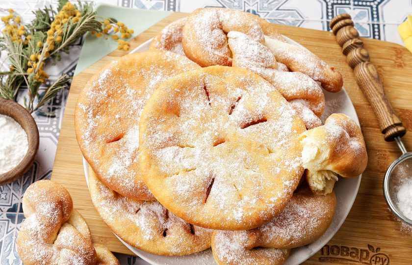 1. Этап. Калмыцкие борцоки: Подавайте горячими с сахарной пудрой, сгущенным молоком и мёдом. Приятного аппетита!