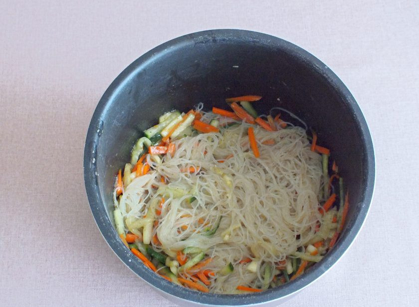 1. Этап. Фунчоза в мультиварке: Фунчоза готова к подаче.