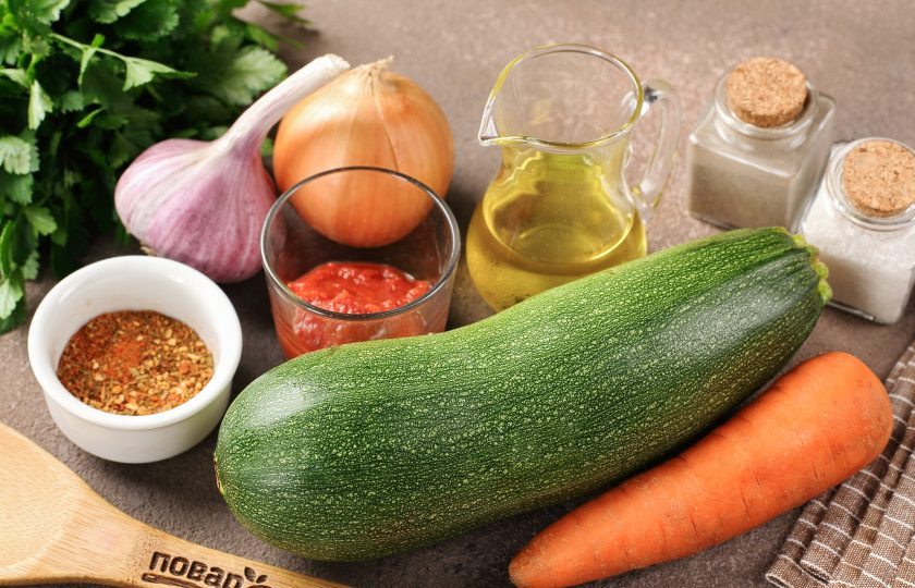 1. Этап. Рагу из кабачков и моркови: Подготовьте все ингредиенты по списку.