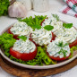 Помидоры с творожным сыром и чесноком