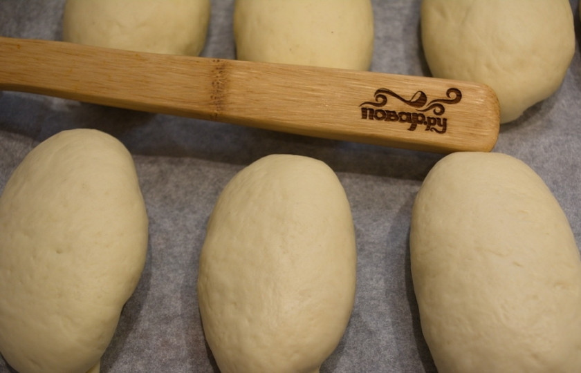 1. Этап. Пирожки с капустой духовые: Так формируем все пирожки из имеющегося теста и начинки.