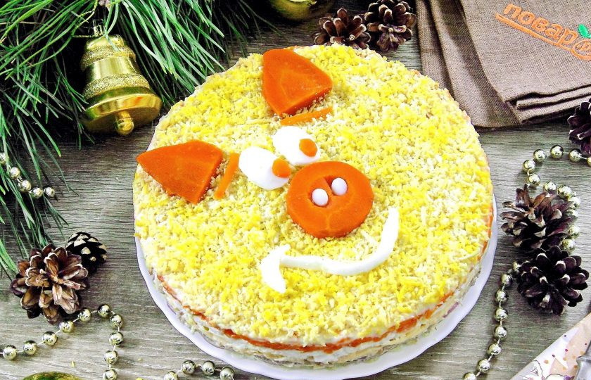 1. Этап. Мимоза на Новый год в виде свинки: Салат 