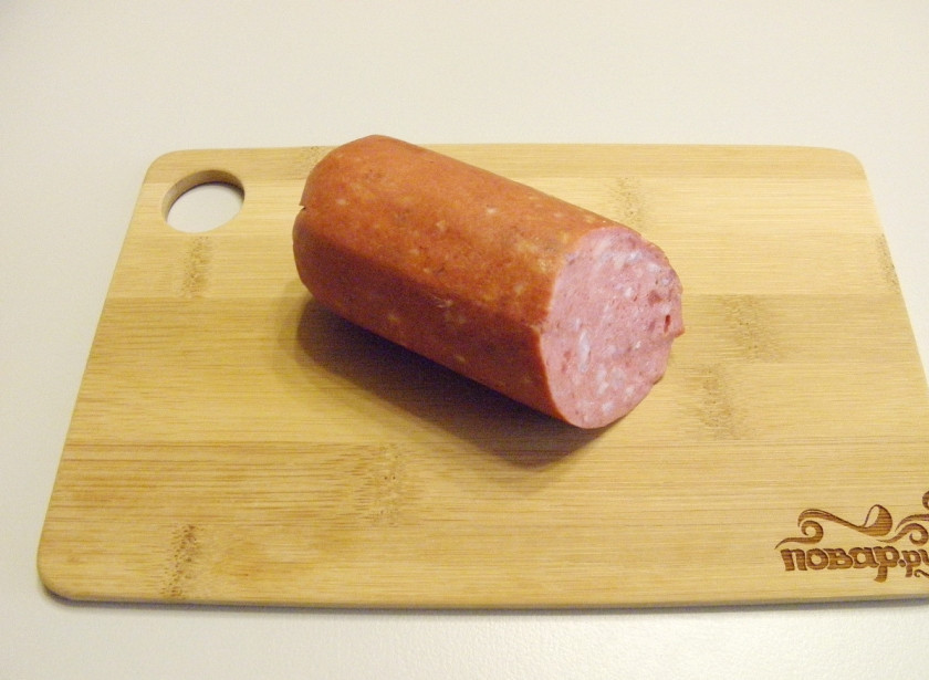 1. Этап. Суп с копченой колбасой: Копченую колбасу, для разнообразия, можно взять разных сортов. Но можно и одного, как у меня.