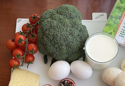 1. Этап. Запеканка с брокколи и индейкой: Для приготовления запеканки, подготовьте все необходимые ингредиенты.