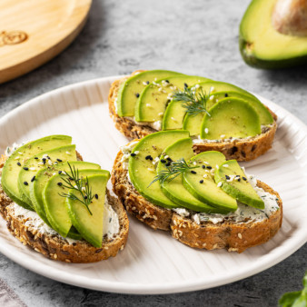 Быстрые бутерброды с авокадо