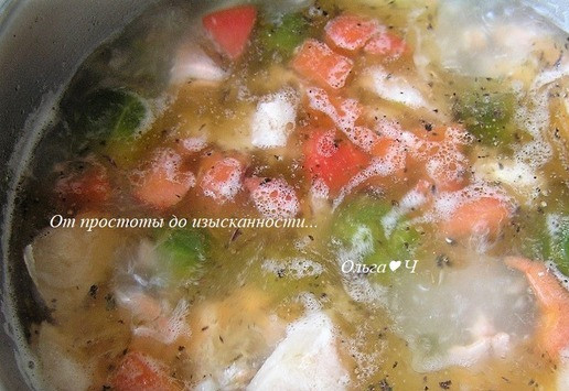 1. Этап. Суп с лососем и брюссельской капустой: Выключите огонь, дайте немного настояться и подавайте к столу.