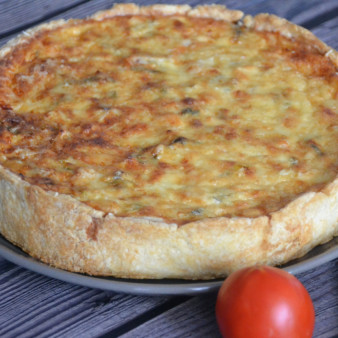 Киш с копченой курицей