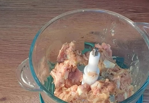 1. Этап. Шашлык из индейки в азиатском стиле: 8. Измельчаем продукты блендером...