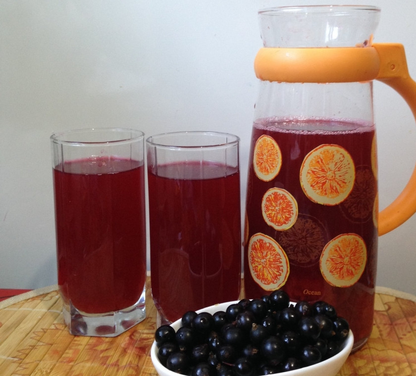 1. Этап. Компот из свежих ягод: 8. Наливаем компот в графин, охлаждаем его до нужной температуры и подаем к столу.