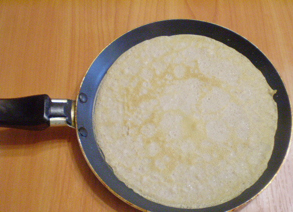 1. Этап. Блины гречневые без дрожжей: И с другой стороны. Переворачивать нужно лопаткой. Блины толстые.