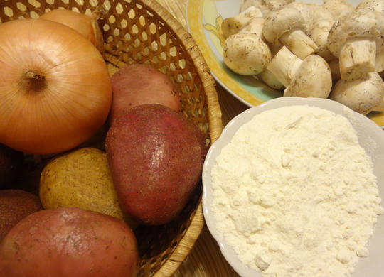 1. Этап. Зразы на сковороде: Подготовим все необходимые ингредиенты.