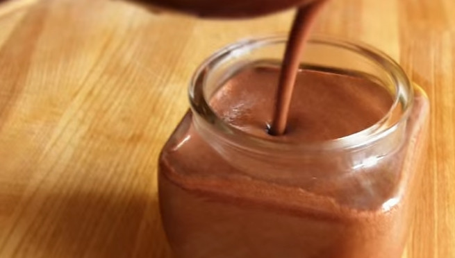 1. Этап. Шоколадный плавленый сыр: 4. Перелейте шоколадную пасту в банку и остудите при комнатной температуре. Затем поставьте в холодильник.