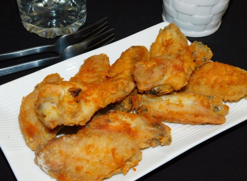 1. Этап. Куриные крылышки с паприкой: Подавайте горячими! Приятного аппетита!