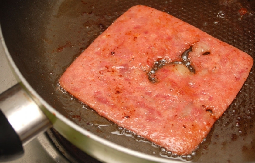 1. Этап. Сэндвич с беконом: Затем обжарьте ветчину.