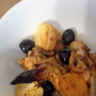 Курица, запеченная с хариссой и курагой