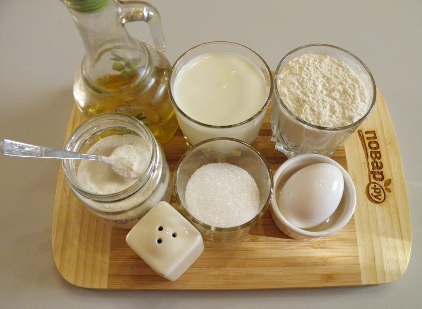 1. Этап. Панкейки классические: Приготовьте все необходимое, в том числе и антипригарную сковороду, миксер. Приступим.