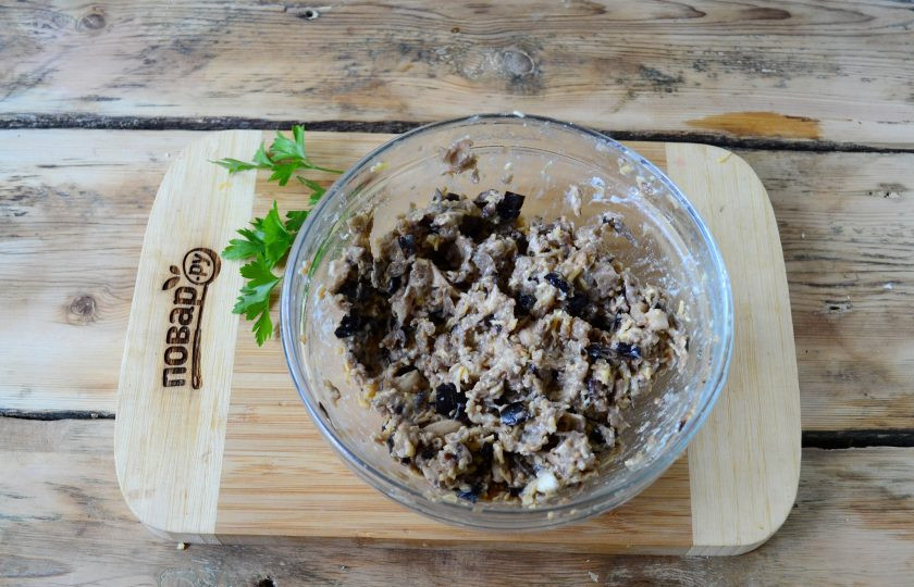 1. Этап. Котлеты из баклажанов с грибами: Вот такая масса для котлет из баклажанов с грибами у меня получилась.