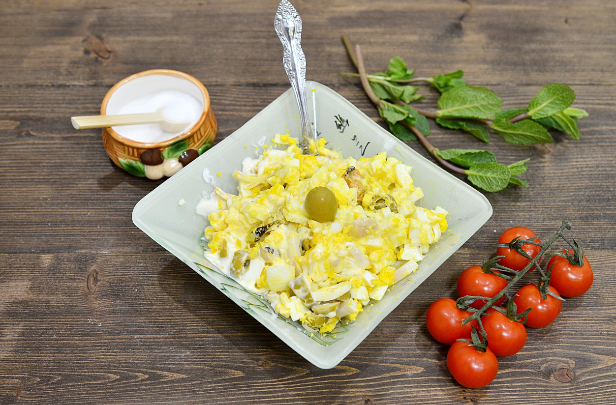 1. Этап. Салат из кальмаров и мидий: Салат готов. Приятного аппетита!