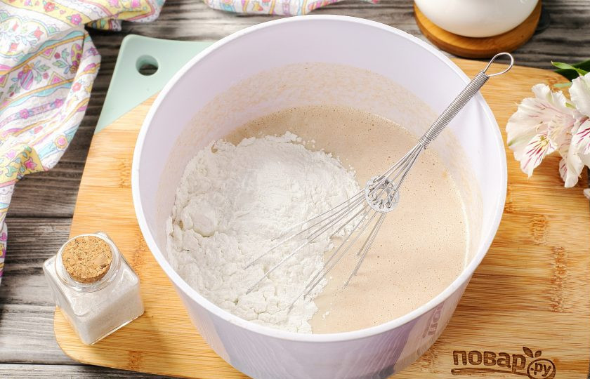 1. Этап. Блины с цельнозерновой мукой и крахмалом: Добавьте крахмал.