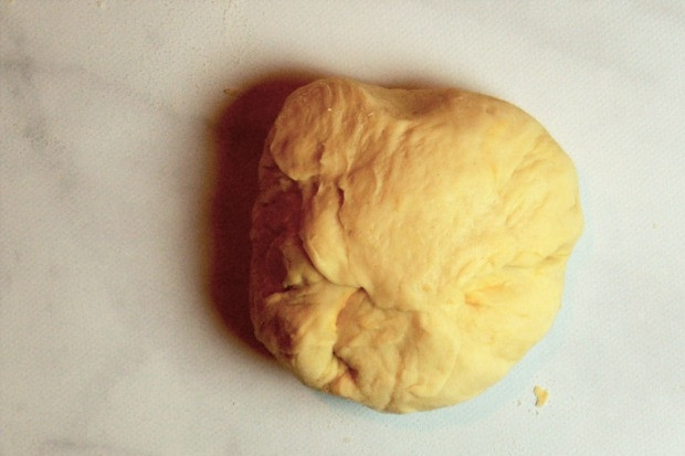 1. Этап. Булочки для перекуса: 10. Аккуратно подверните края и сформируйте булочку.