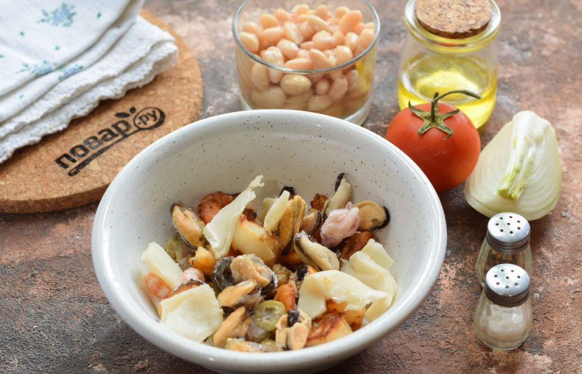 1. Этап. Салат с фасолью и морепродуктами: Подготовьте ингредиенты.