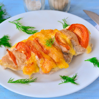 Куриная грудка фаршированная сыром и помидорами