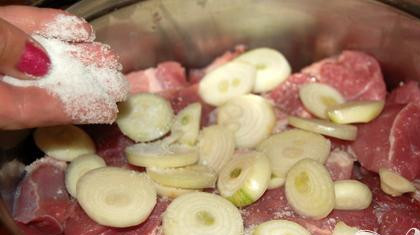 1. Этап. Вкусный шашлык из свинины: Посолить...