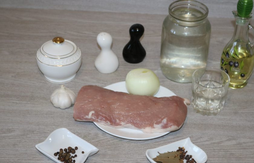 1. Этап. Шашлык из карбоната свинины: Подготовьте все ингредиенты.