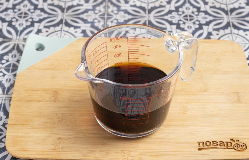 1. Этап. Маринованные овощи по-японски: Для маринада смешайте воду, соевый соус, рисовый уксус, сахар и сухой бульон даси.