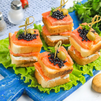 Канапе с семгой и икрой