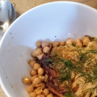 Капуста савойская с нутом и пармезаном