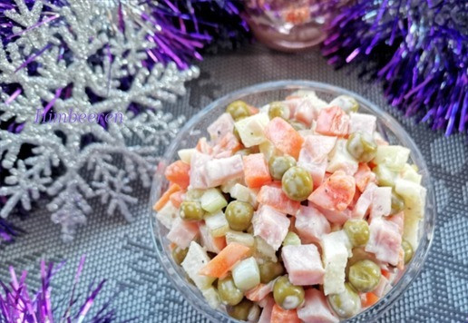 1. Этап. Салат Зимний сон: Заправить майонезом, хреном и специями. Перемешать. Готово! *Если маринованные огурцы слишком ядрёные, то хрен можно исключить или взять 0,5 чайной ложки.