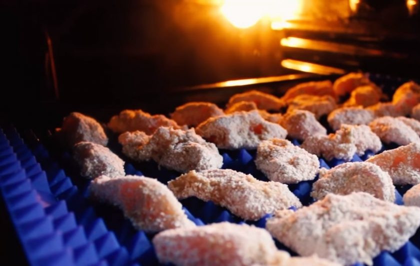 1. Этап. ПП курица (три рецепта): 2. Выложите наггетсы на противень, смазанный растительным маслом, и выпекайте в разогретой до 180 градусов духовке 20-30 минут.