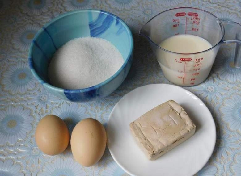 1. Этап. Пасха в хлебопечке Мулинекс: Подготовьте ингредиенты.