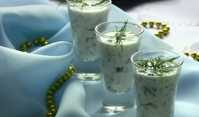 1. Этап. Селедочный тарендис: 7. Разложите полученную массу в стаканчики или другую небольшую посуду. Поставьте в холодильник на 5-6 часов.