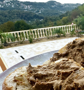 1. Этап. Паштет из индюшачьей печени: И то я вам скажу. Чтобы получить удовольствие еще полнее, нужен, конечно, свежий хлеб. Хорошо бы еще теплый. Паштет, постояв, в холодильнике немного затвердел и на чуть тёплый хлеб лёг прямо …, что называется, ну очень «в тему».