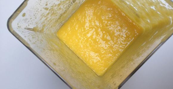 1. Этап. Напиток из манго: У вас должно получиться однородное пюре.