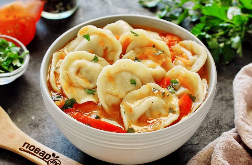 1. Этап. Пельмени в казане: Можно подавать пельмени с бульоном, а можно просто так. Приятного аппетита!