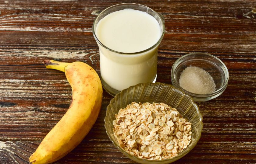 1. Этап. Каша с бананом для ребенка: Подготовьте ингредиенты.