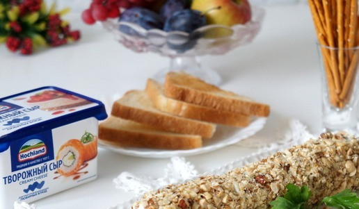 1. Этап. Сырная закуска с орехами: Анна Рей предлагает подавать закуску в виде полена.