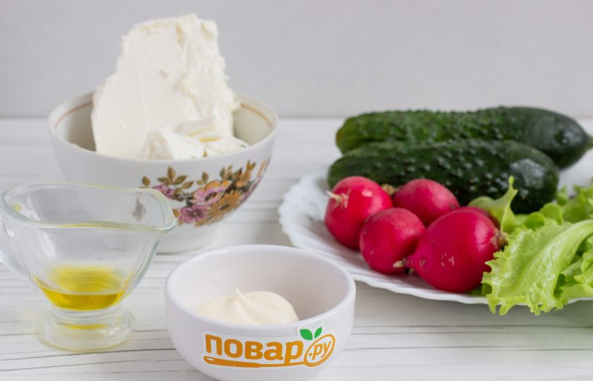 1. Этап. Салат с сырными шариками: Подготовьте все основные ингредиенты для салата.