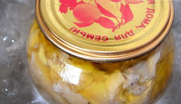 1. Этап. Рецепт домашней тушенки: 6. Простерилизуйте тушенку около получаса. После закатайте крышками.