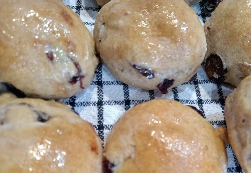 1. Этап. Батон и булочки с изюмом: Очень мягкие, ароматные вкусные булочки-батончики! Они очень вкусные! И горячие, и в остывшем виде!