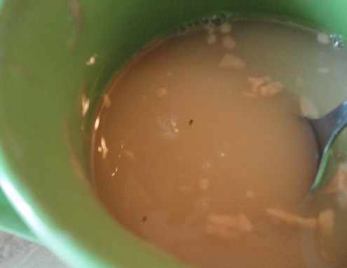 1. Этап. Квас из меда: Перемешайте до однородности.