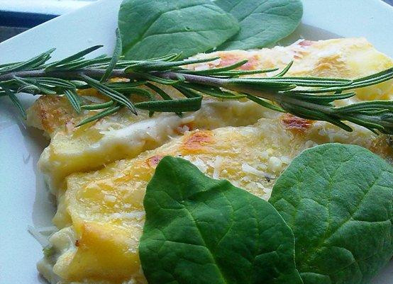 1. Этап. Каннелони со шпинатом: Достаем и подаем, украсив свежей зеленью. Буон аппетито!