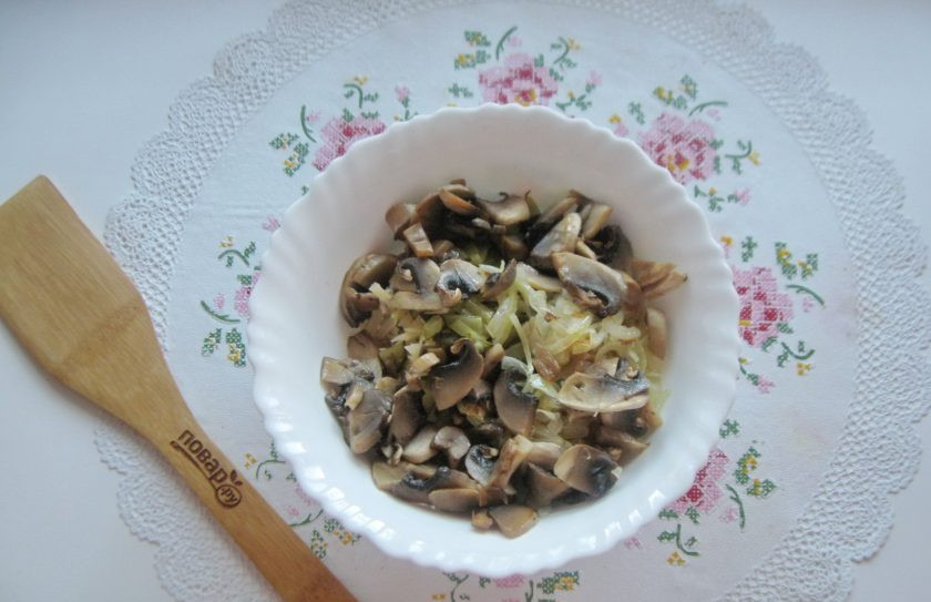 1. Этап. Салат с мясом и жареными шампиньонами: И жареные шампиньоны.